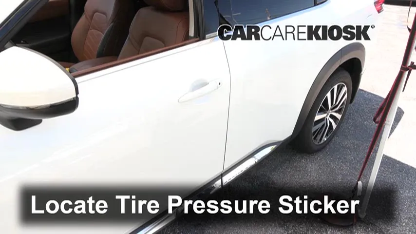 2024 Nissan Pathfinder Platinum 3.5L V6 Pneus et roues Vérifier la pression des pneus